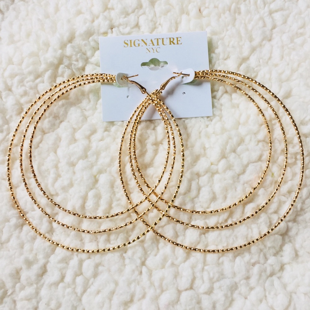 SIGNATURE STATEMENT HOOPS EARRINGS